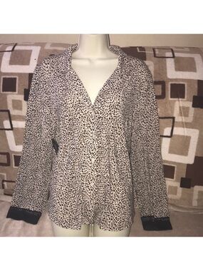 Victoria’s Secret XL V-Neck Long Sleeve Animal Print sleepwear top- Black/Cream